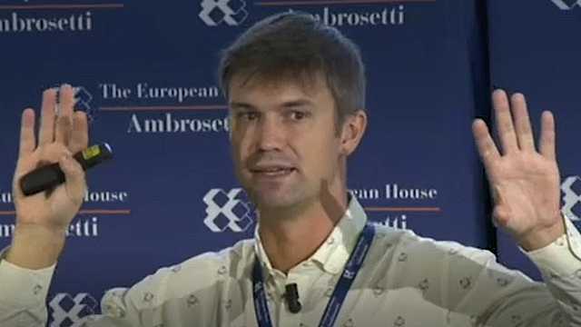 Customer centricity, between humans and machines